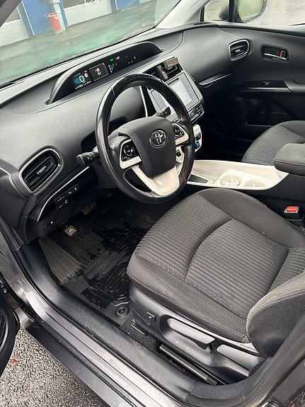 Toyota Prius 2 of 14