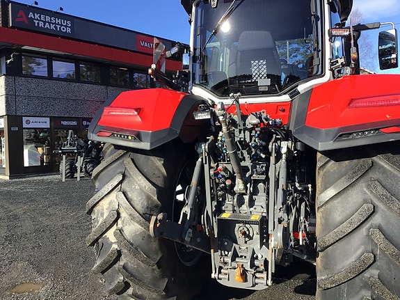 Massey Ferguson MF9S.425 med lasterbraketter! 2025, kr 2 399 000,-