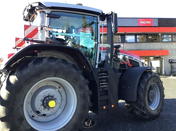 Massey Ferguson MF9S.425 med lasterbraketter! 2025, kr 2 399 000,-