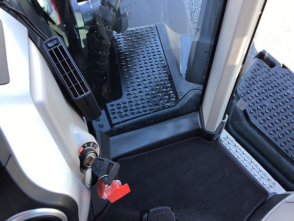 Massey Ferguson MF9S.425 med lasterbraketter! 2025, kr 2 399 000,-