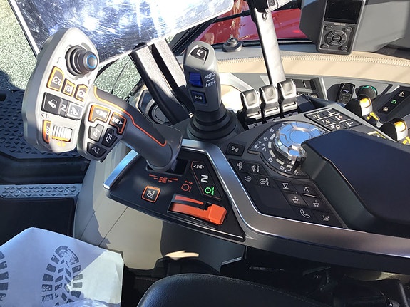 Massey Ferguson MF9S.425 med lasterbraketter! 2025, kr 2 399 000,-