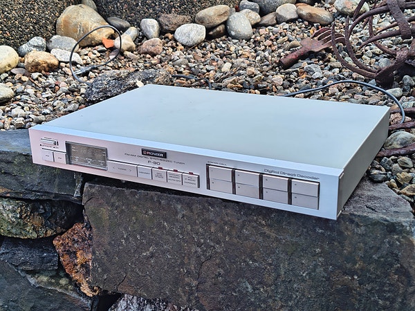 Pioneer F-D90 Tuner – Klassisk Hi-Fi (Ser ut til å virke)