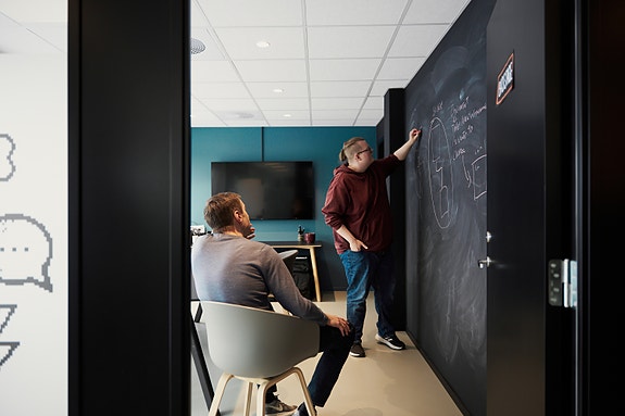 Martin og Morten jobber på felles prosjekt