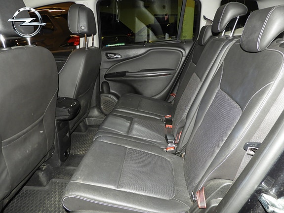 Opel Zafira Tourer 12 of 26