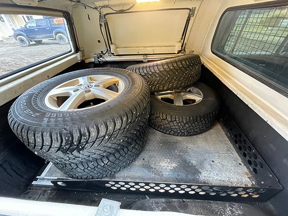 Volkswagen Amarok 12 of 12