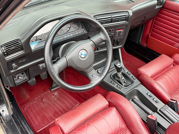 BMW 318i 18 of 30
