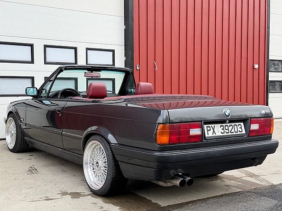 BMW 318i 16 of 30