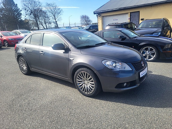 Suzuki Kizashi 2 of 5