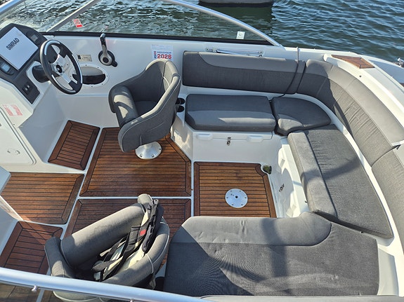 Finnmaster bowrider til leie!! plass til opptil 8 personer 2 of 5