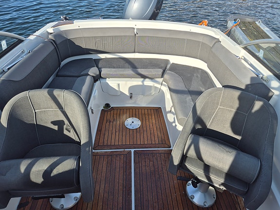 Finnmaster bowrider til leie!! plass til opptil 8 personer 3 of 5