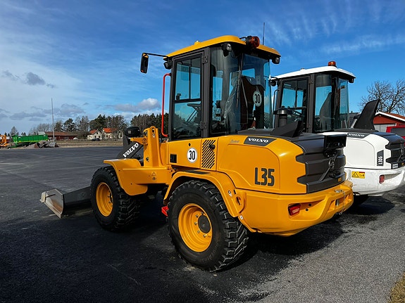 Volvo L 35 3 of 3