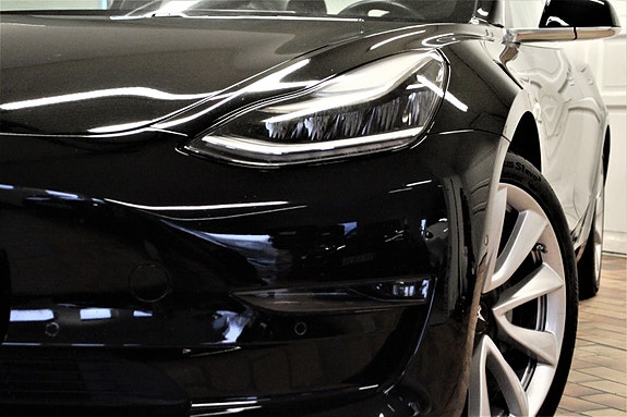 Tesla Model 3 8 of 30