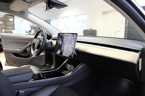 Tesla Model 3 16 of 30