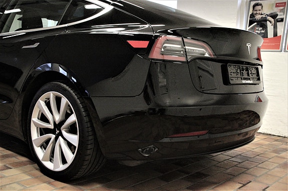 Tesla Model 3 9 of 30