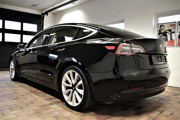 Tesla Model 3 6 of 30