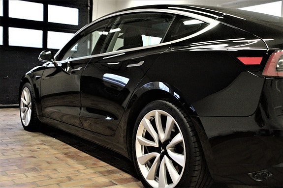Tesla Model 3 10 of 30