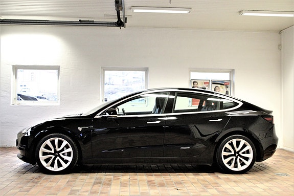 Tesla Model 3 3 of 30