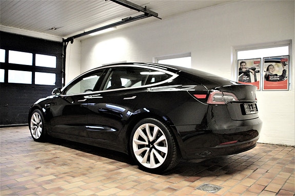 Tesla Model 3 4 of 30