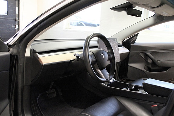 Tesla Model 3 14 of 30