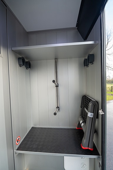 MAN Roelofsen Limousine 5.5T Hestebil 7 of 15
