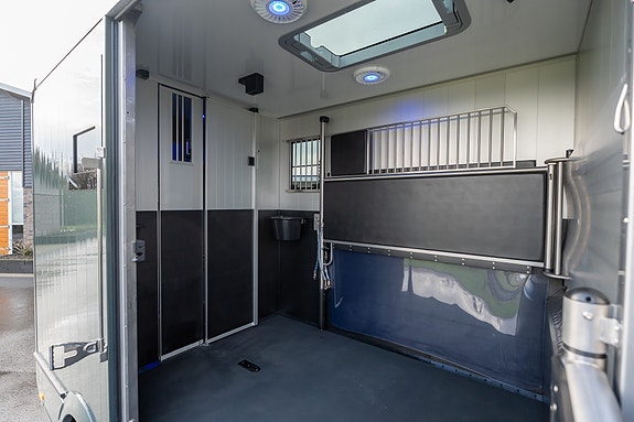 MAN Roelofsen Limousine 5.5T Hestebil 8 of 15