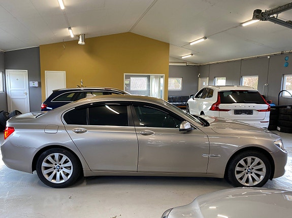 BMW 7-Serie 3 of 5
