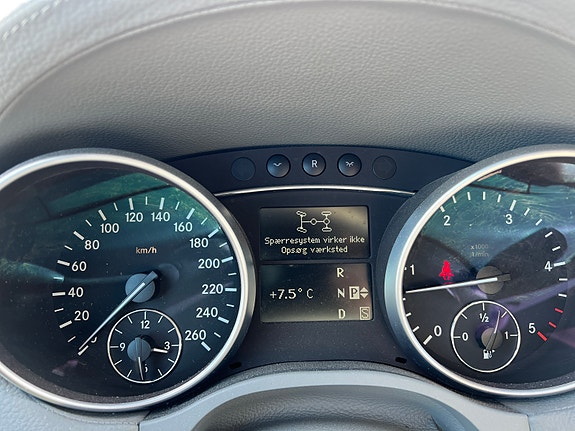 Mercedes-Benz GL320 4 of 5