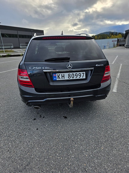 Mercedes-Benz C250 3 of 13