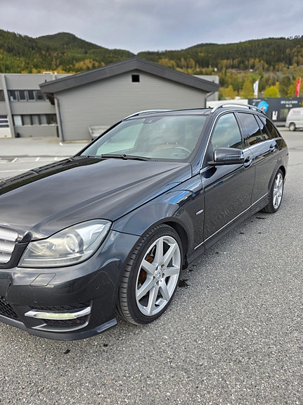 Mercedes-Benz C250 13 of 13