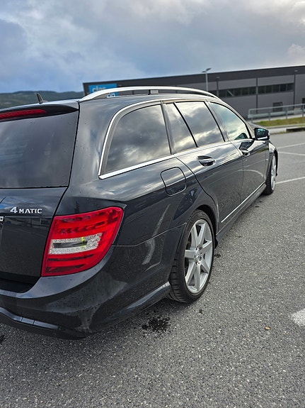 Mercedes-Benz C250 8 of 13