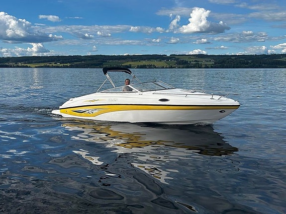 Rinker
Captiva 232 Cuddy 270 hk Volvo Penta V8 5,0 GXI