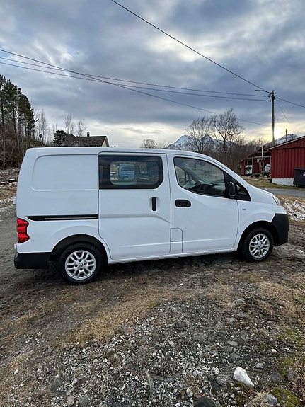 Nissan NV200 4 of 5
