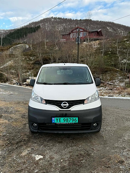 Nissan NV200 2 of 5