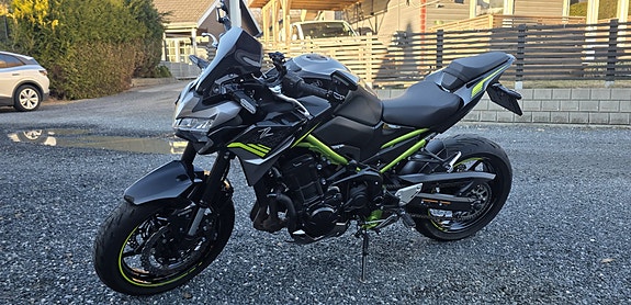 Kawasaki Z 900 2 of 5