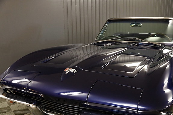 Chevrolet Corvette 4 of 5
