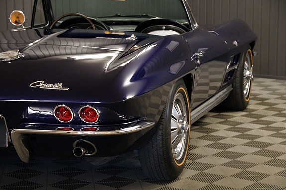 Chevrolet Corvette 12 of 30