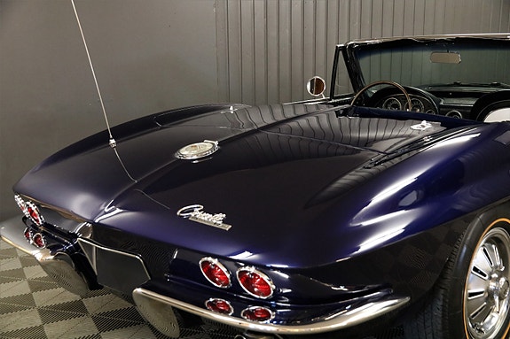 Chevrolet Corvette 16 of 30