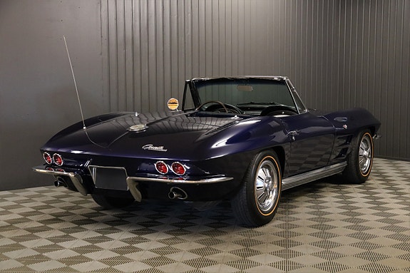 Chevrolet Corvette 11 of 30