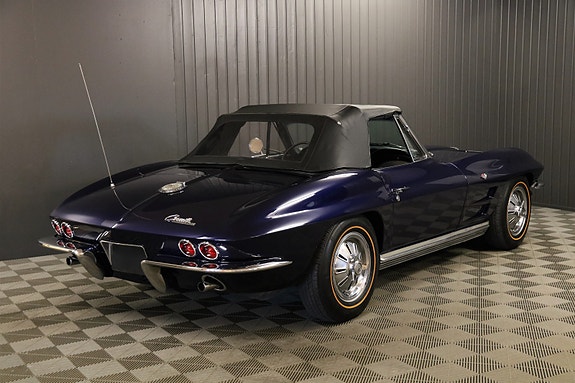 Chevrolet Corvette 17 of 30