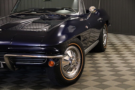 Chevrolet Corvette 2 of 5