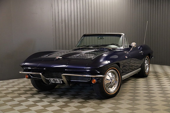 Chevrolet Corvette 3 of 5