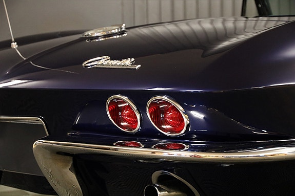 Chevrolet Corvette 14 of 30