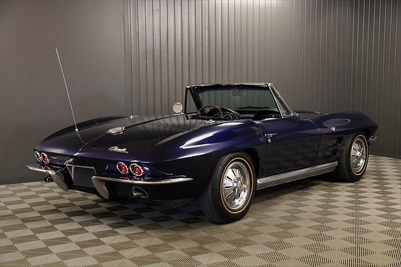 Chevrolet Corvette 15 of 30