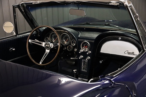 Chevrolet Corvette 22 of 30