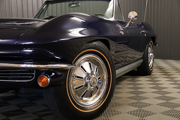 Chevrolet Corvette 6 of 30