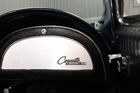 Chevrolet Corvette 27 of 30
