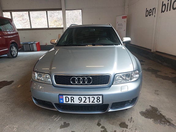 Audi RS4 2 of 5