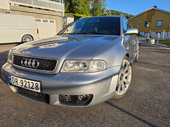 Audi RS4 3 of 10