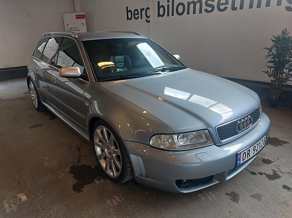 Audi RS4 3 of 5