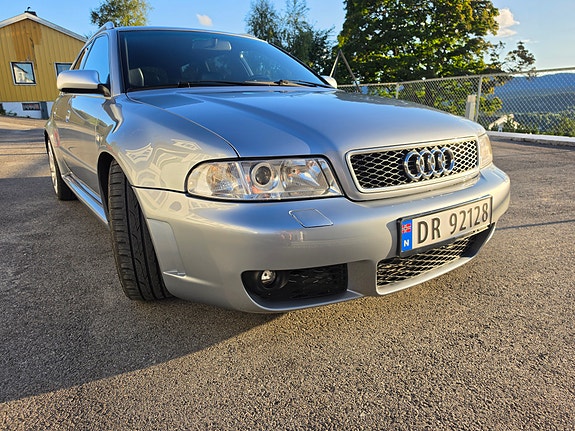 Audi RS4 2 of 10